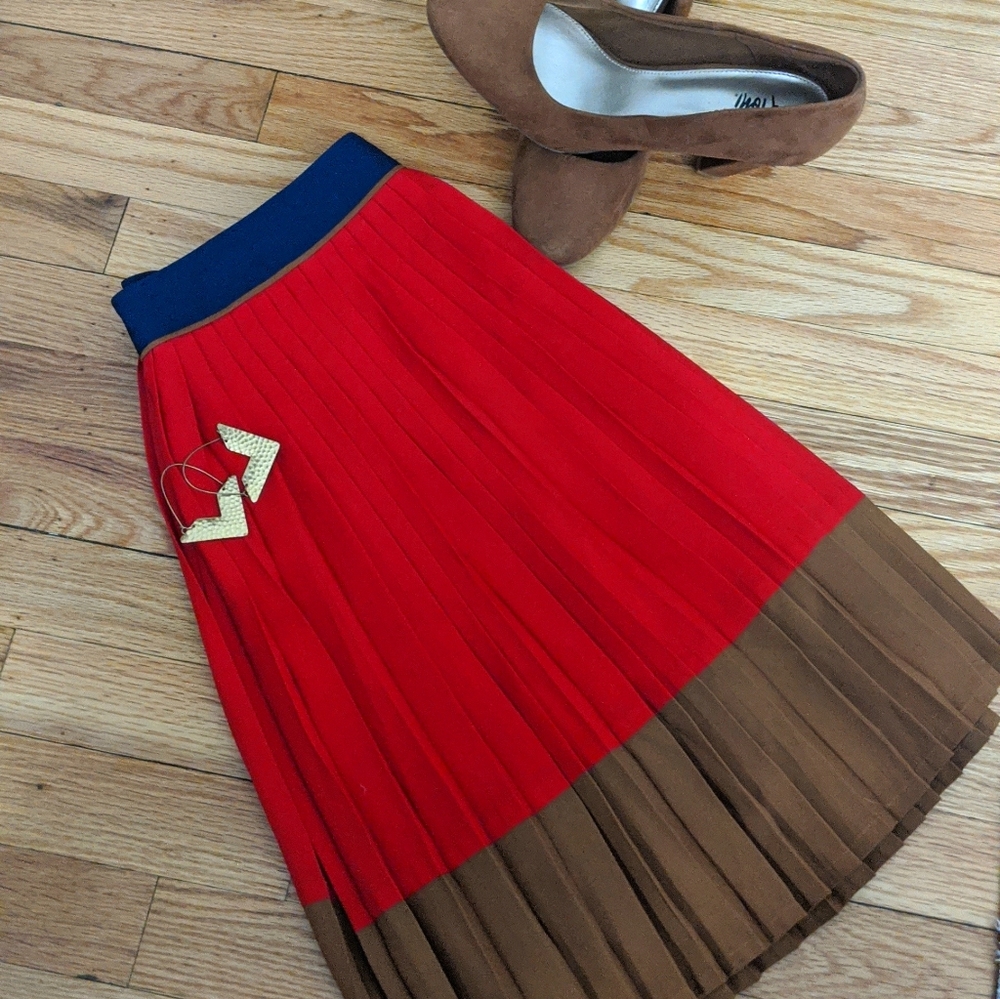 Pleated Color Blocked Skirt